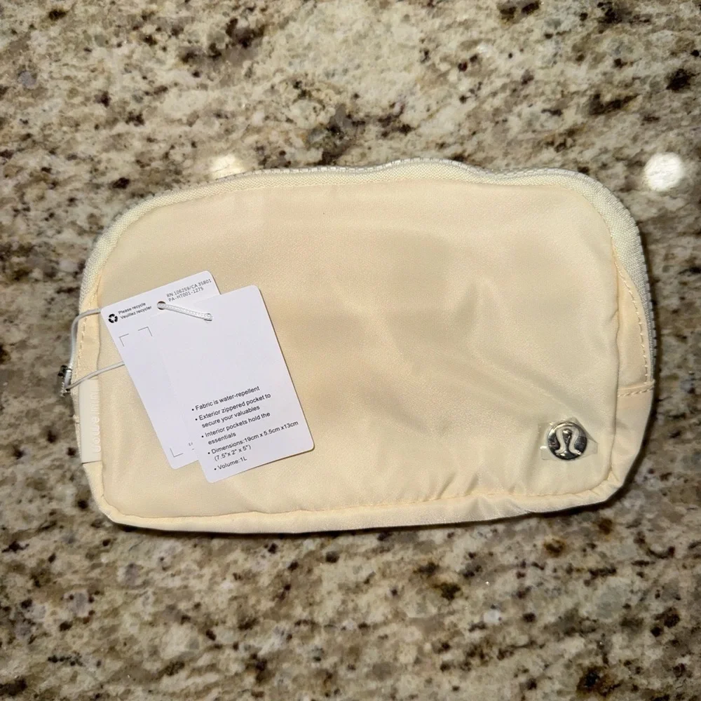 Lululemon Everywhere Belt Bag, 1L Pack Zip Closure Adjustable Strap Unisex